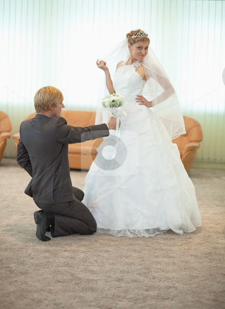 https://watermarked.cutcaster.com/cutcaster-photo-801029277-Groom-with-bride-funny-pose-in-hall.jpg